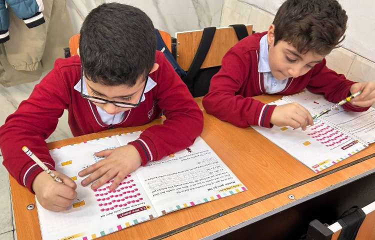 انجام فعالیت‌های کتاب Math 3