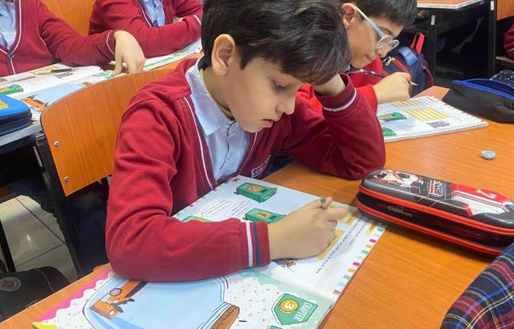 انجام فعالیت‌های کتاب Science 3