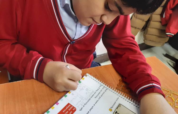 انجام فعالیت‌های کتاب Science 3