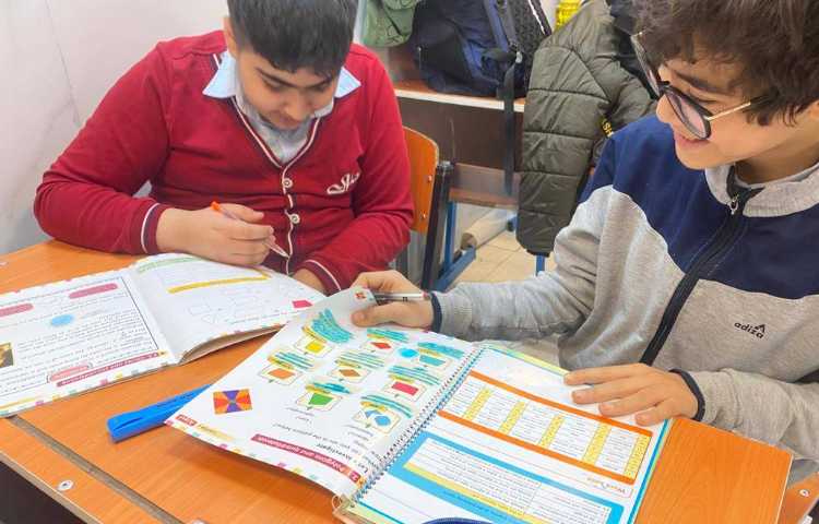 انجام فعالیت‌های کتاب Math 3