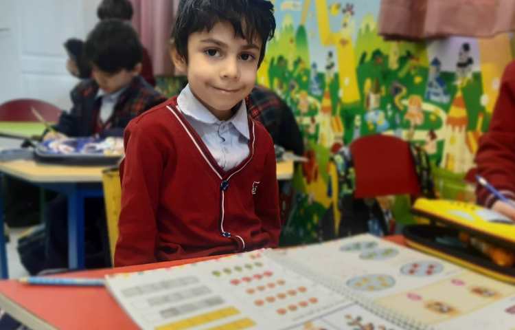 انجام فعالیت‌های کتاب Math 3