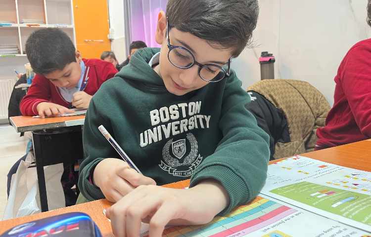 انجام فعالیت‌های کتاب Math 3