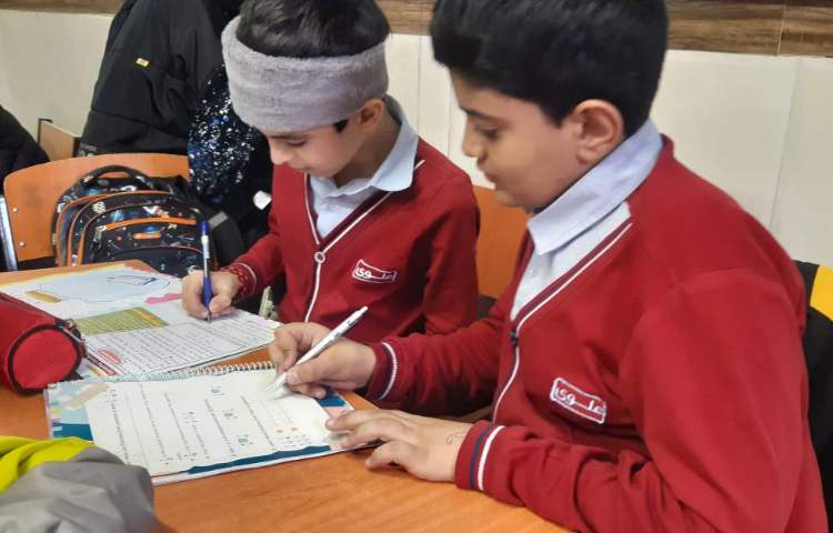 انجام فعالیت‌های کتاب Math 3