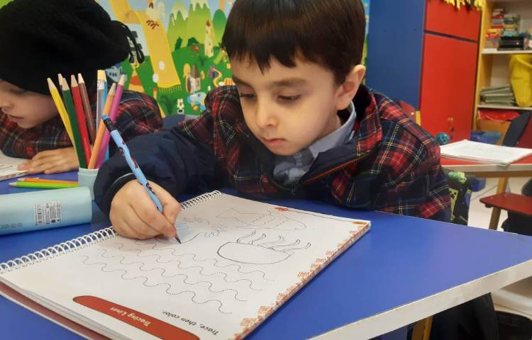 انجام فعالیت‌های کتاب Pencil Control 3