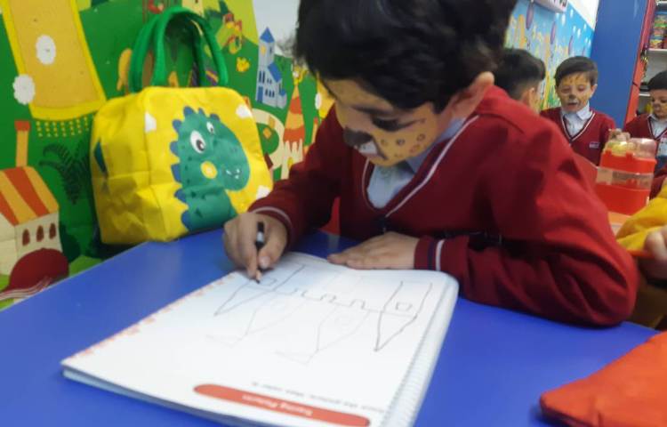 انجام فعالیت‌های کتاب Pencil Control 3
