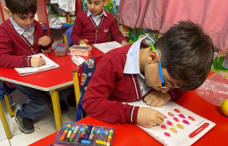 انجام فعالیت‌های کتاب Pencil Control 4