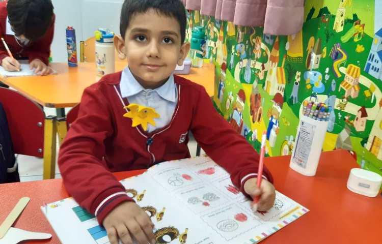 انجام فعالیت‌های کتاب Math 4