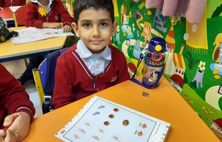 انجام فعالیت‌های کتاب Math 4