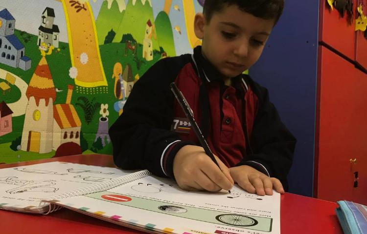 انجام فعالیت‌های کتاب Math 4