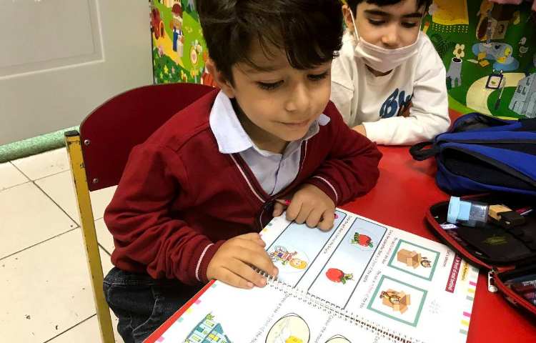 انجام فعالیت‌های کتاب Math 4