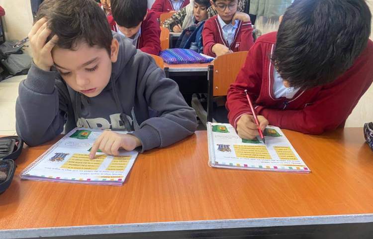 انجام فعالیت‌های کتاب Science 4