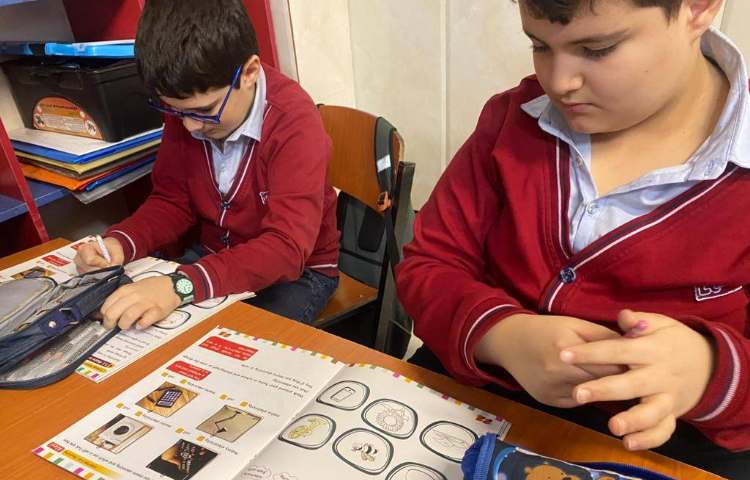 انجام فعالیت‌های کتاب Science 4