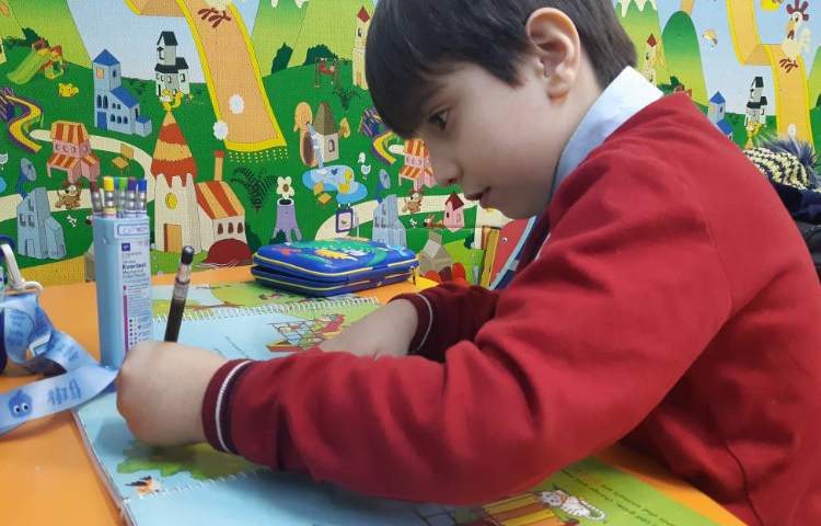 انجام فعالیت‌های کتاب Science 4