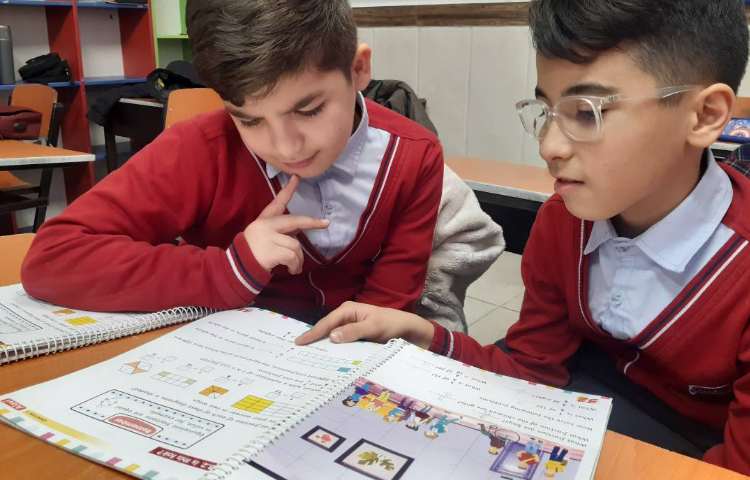 انجام فعالیت‌های کتاب Math 4