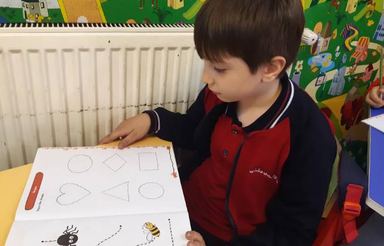 انجام فعالیت‌های کتاب Pencil Control 4