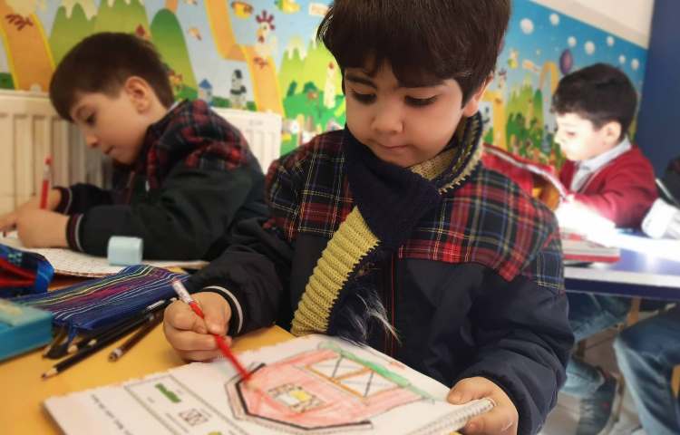 انجام فعالیت‌های کتاب Pencil Control 4