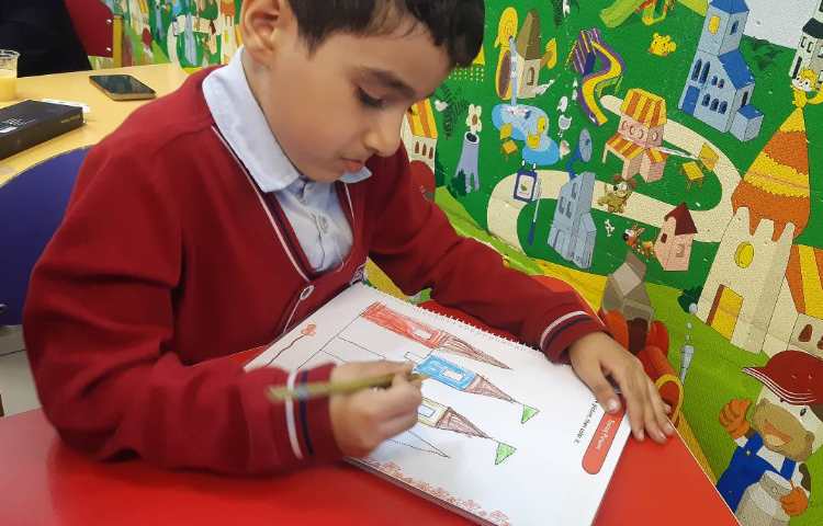 انجام فعالیت‌های کتاب Pencil Control 4