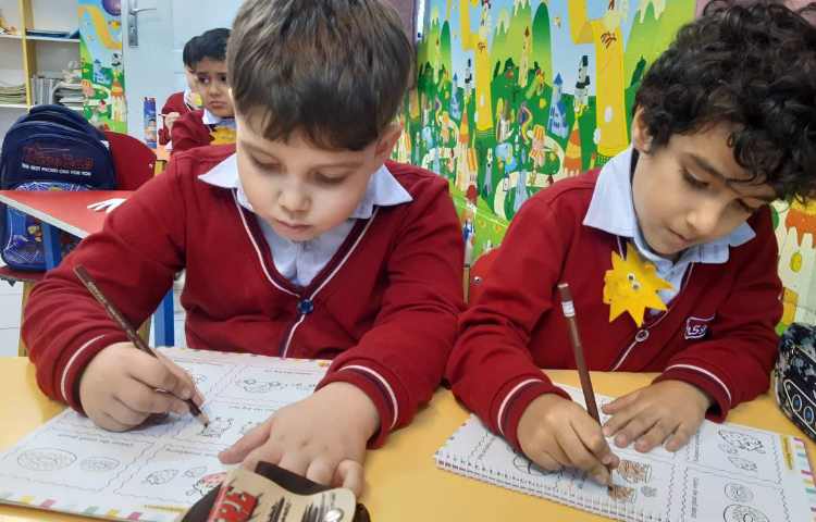 انجام فعالیت‌های کتاب Math 5