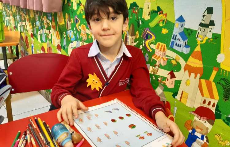 انجام فعالیت‌های کتاب Math 5