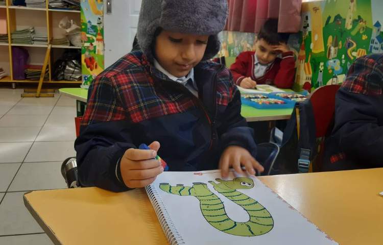 انجام فعالیت‌های کتاب Pencil Control 5