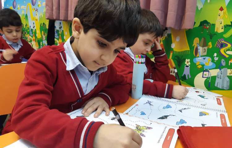 انجام فعالیت‌های کتاب Pencil Control 5