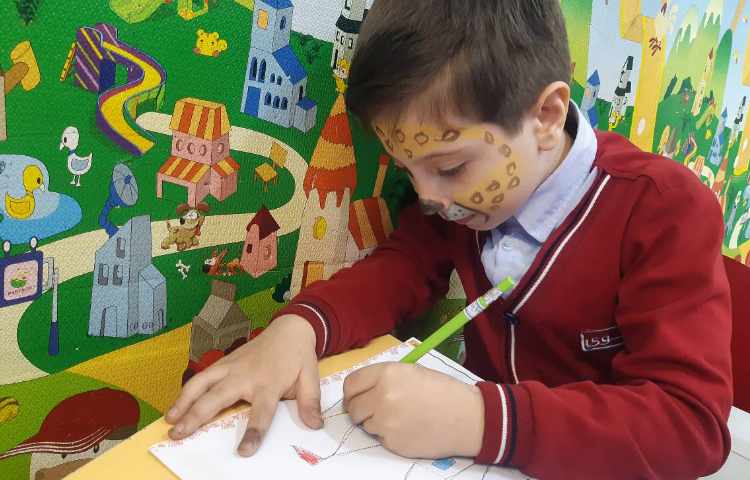 انجام فعالیت‌های کتاب Pencil Control 6