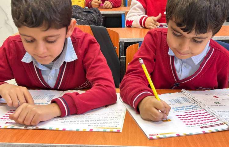 انجام فعالیت‌های کتاب Math