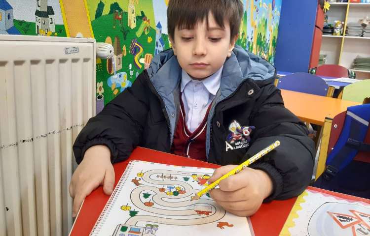 انجام فعالیت‌های کتاب Math