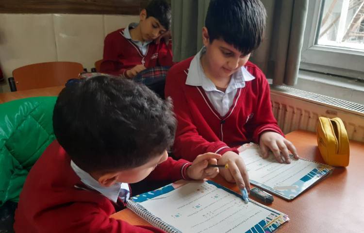 انجام فعالیت‌های کتاب Math