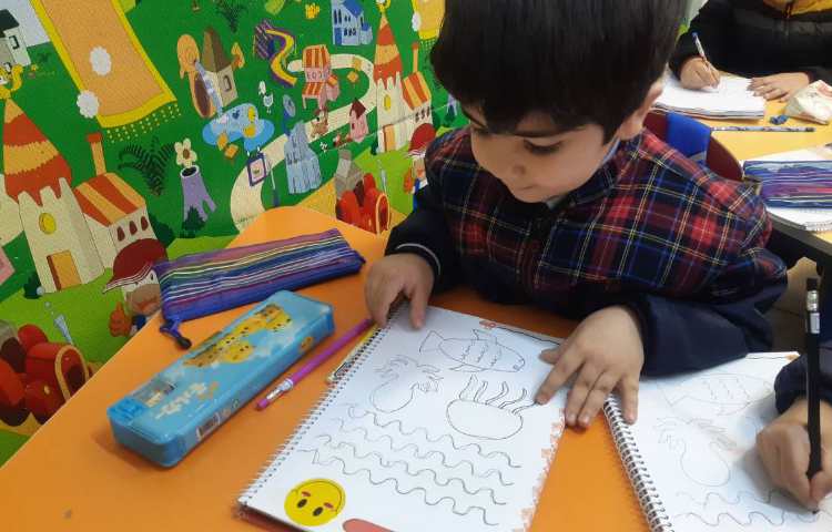 انجام فعالیت‌های کتاب Pencil Control