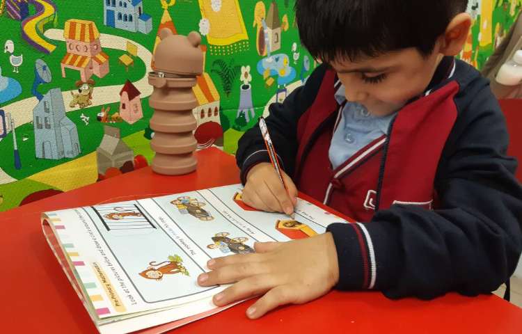 انجام فعالیت‌های کتاب Math