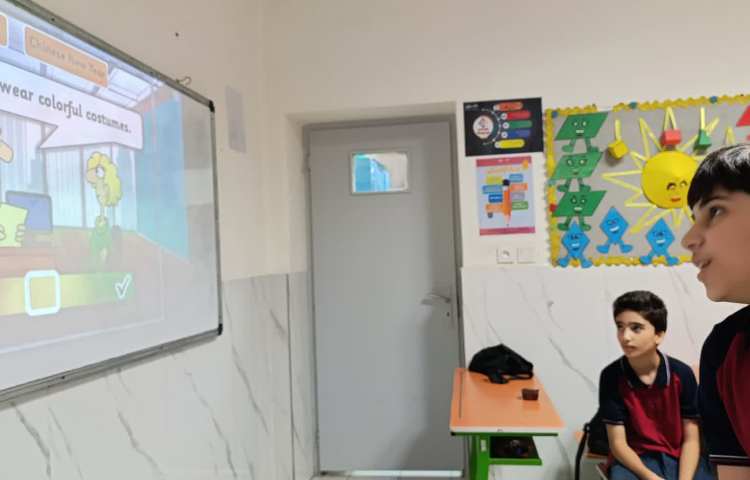 انجام فعالیت‌های کلاسی و بازی پاورپوینت در زنگ General English 1