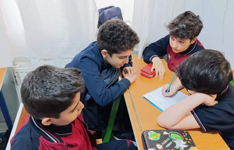 انجام فعالیت‌های گروهی و بازی پاورپوینت در زنگ General English 2
