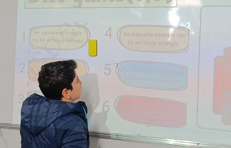انجام فعالیت‌ها و تمرین‌های کتاب در زنگ Math 2