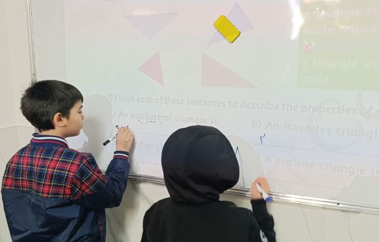 انجام فعالیت‌ها و تمرین‌های کتاب در زنگ Math 3