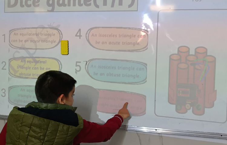 انجام فعالیت‌ها و تمرین‌های کتاب در زنگ Math 5