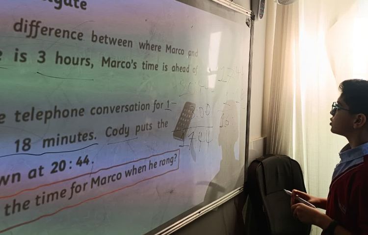 انجام فعالیت و تمرین مبحث Time Zones در زنگ Math 4