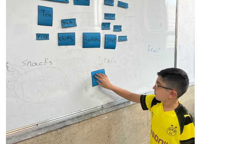 انجام فعالیت look and pick و دسته بندی خوراکی های مختلف 4