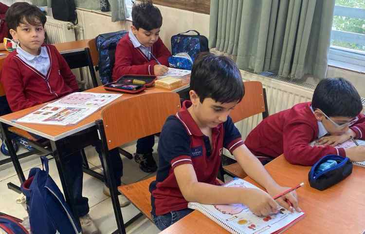 انجام فعالیت کتاب-زنگ زبان عمومی 2