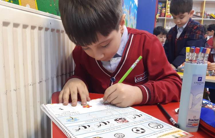 انجام فعالیت کتاب Math 1