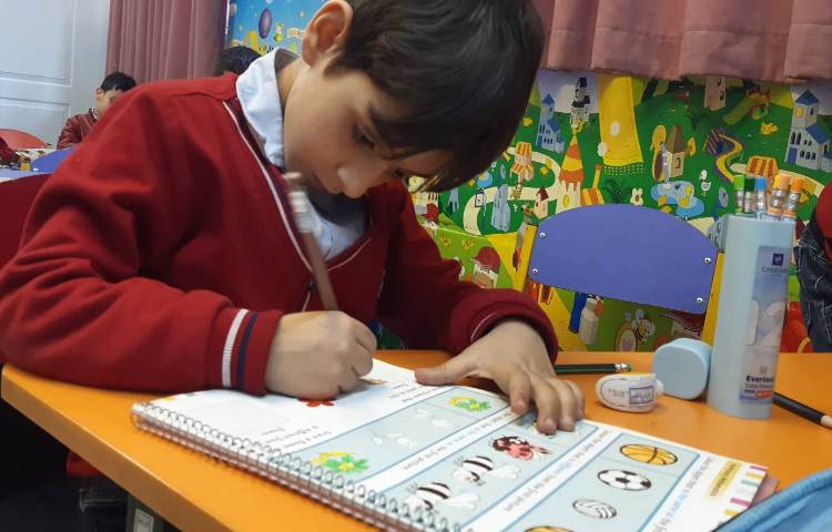 انجام فعالیت کتاب Math 3