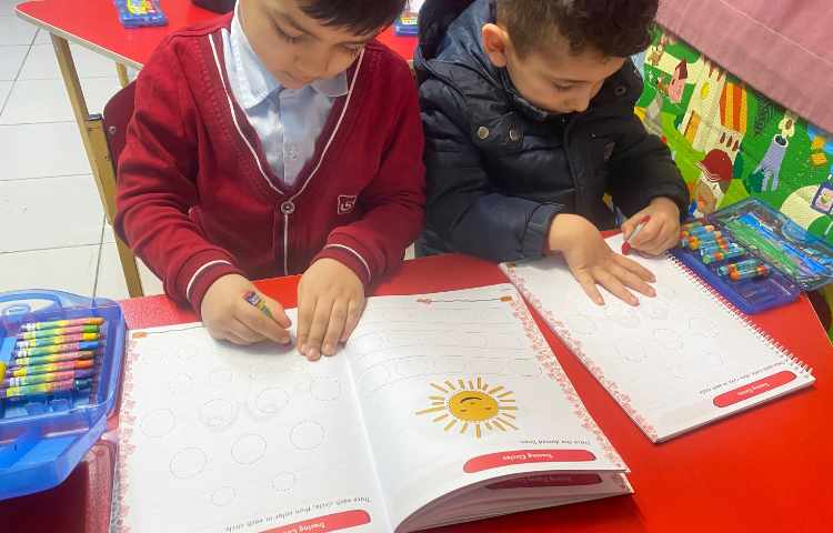 انجام فعالیت کتاب Pencil Control 4