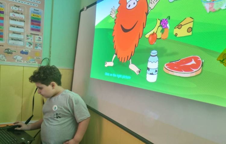 :انجام فعالیت کلمات بخش هفت کتاب(food) 4