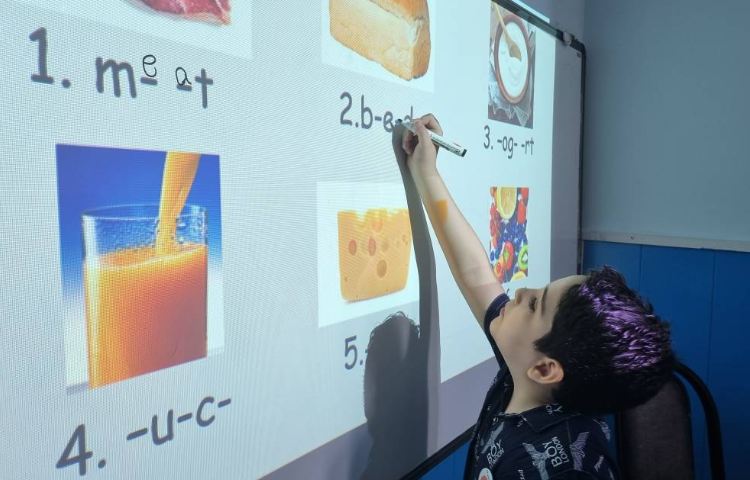 :انجام فعالیت کلمات بخش هفت کتاب(food)