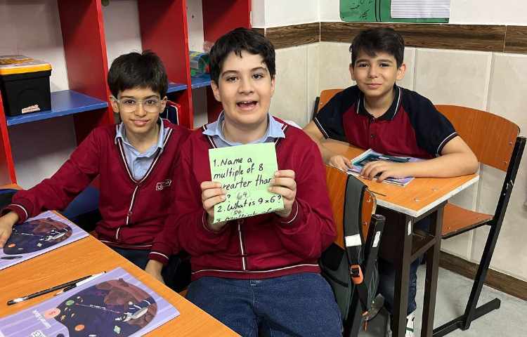 انجام فعالیت گروهی جهت تمرین بخش‌پذیری اعداد 3