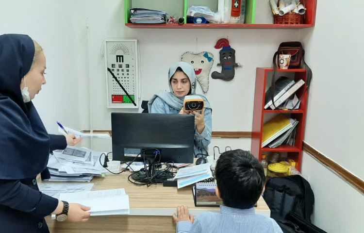 انجام معاینات تنبلی چشم دانش آموزان پیش دبستانی 1