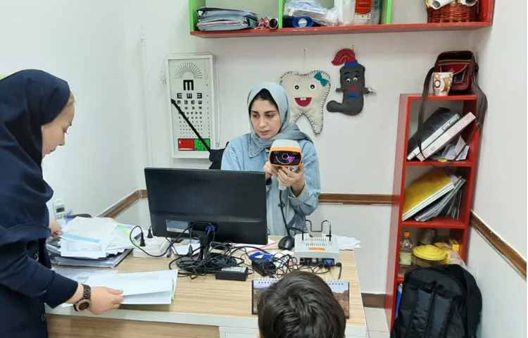 انجام معاینات تنبلی چشم دانش آموزان پیش دبستانی 3