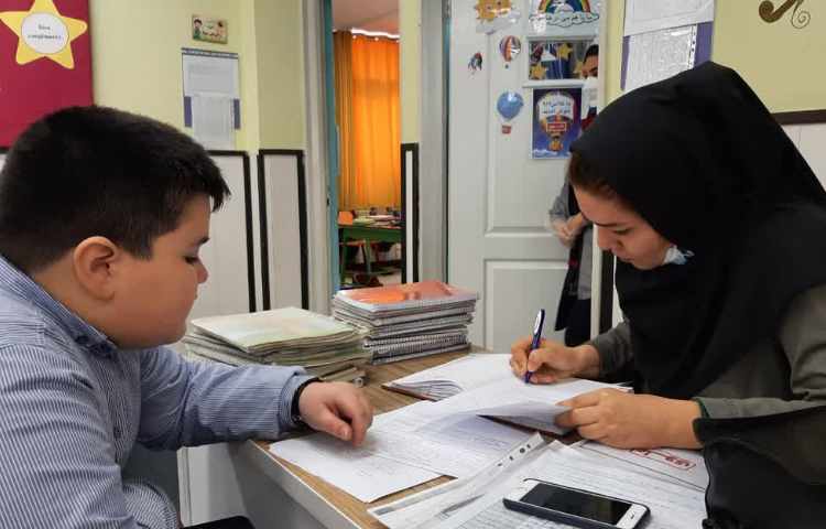 انجام معاینات پایه چهارم از طرف مرکز بهداشت 3