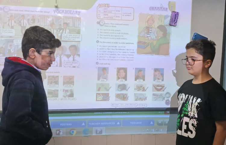 انجام مکالمه و بازی فلش کارت 2