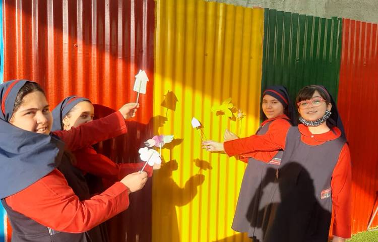 انجام نمایش سایه ها به زبان انگلیسی 1